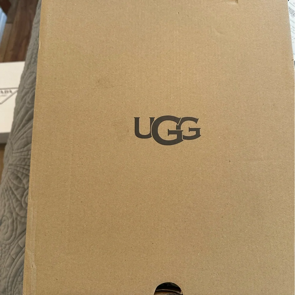 NEW UGG WOMEN'S ULTRA MINI PLATFORM SUEDE SHEARLING LINED BOOTIES CHESTNUT - Picture 2 of 7